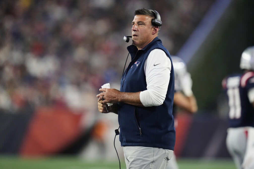 Mike Vrabel has spicy exchange with Patriots reporter over Stefon Diggs question